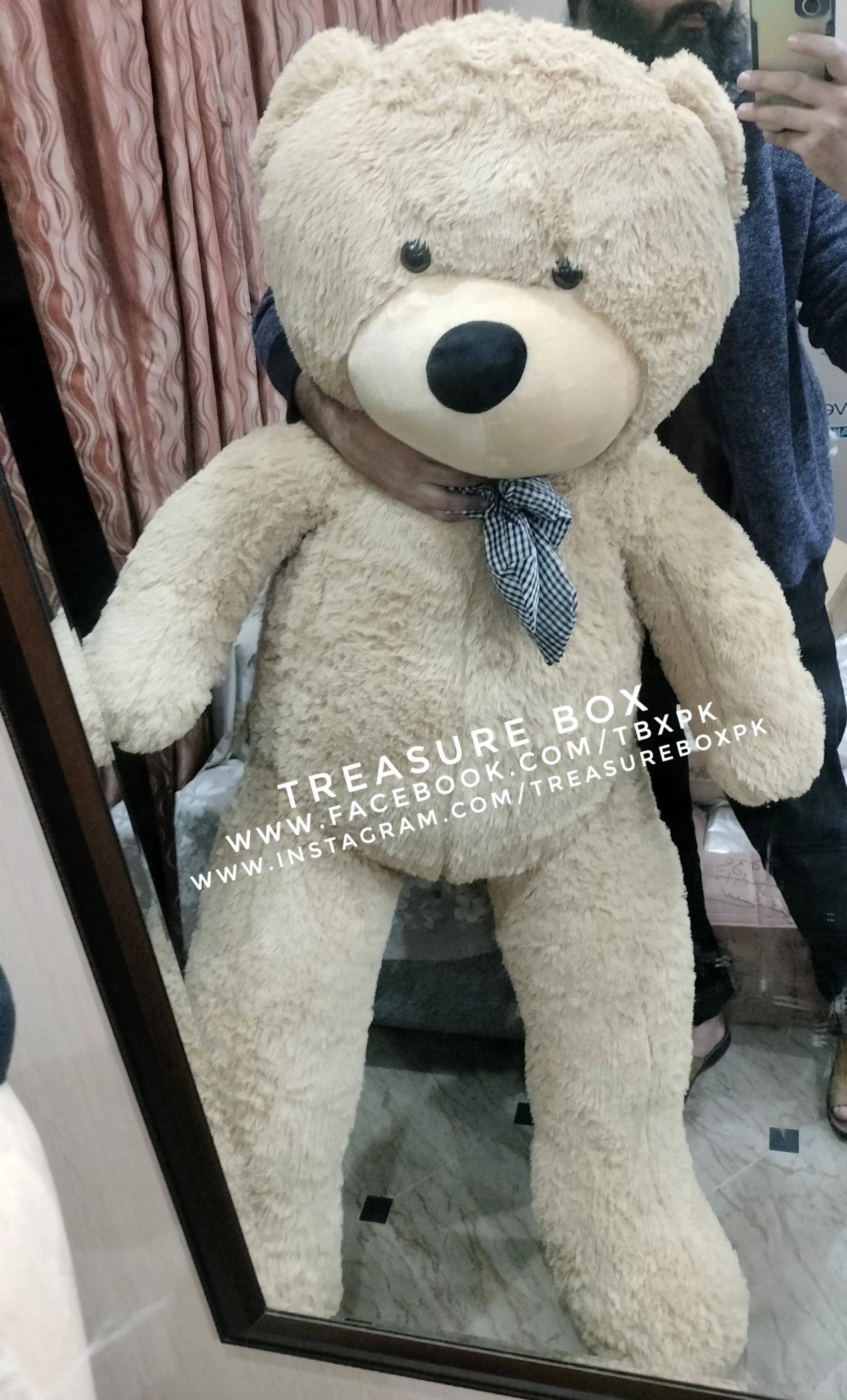 'KnoTie' 5.5 Feet Teddy Bear