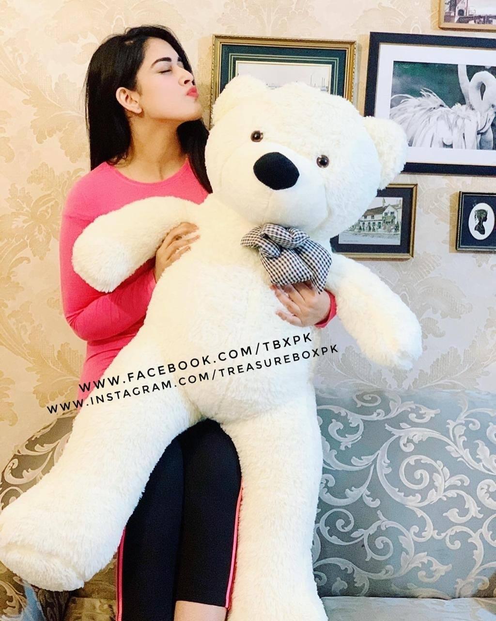 'KnoTie' 3.8 Feet Teddy Bear