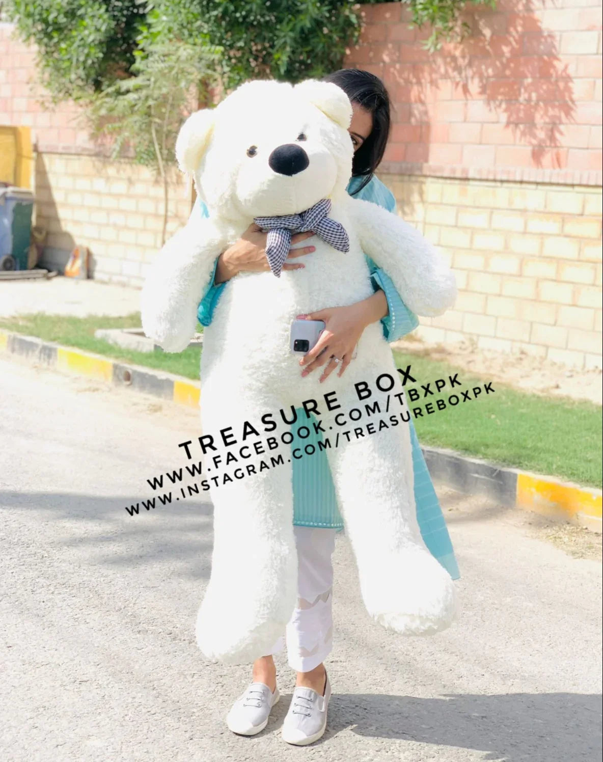 'KnoTie' 4.3 Feet Teddy Bear