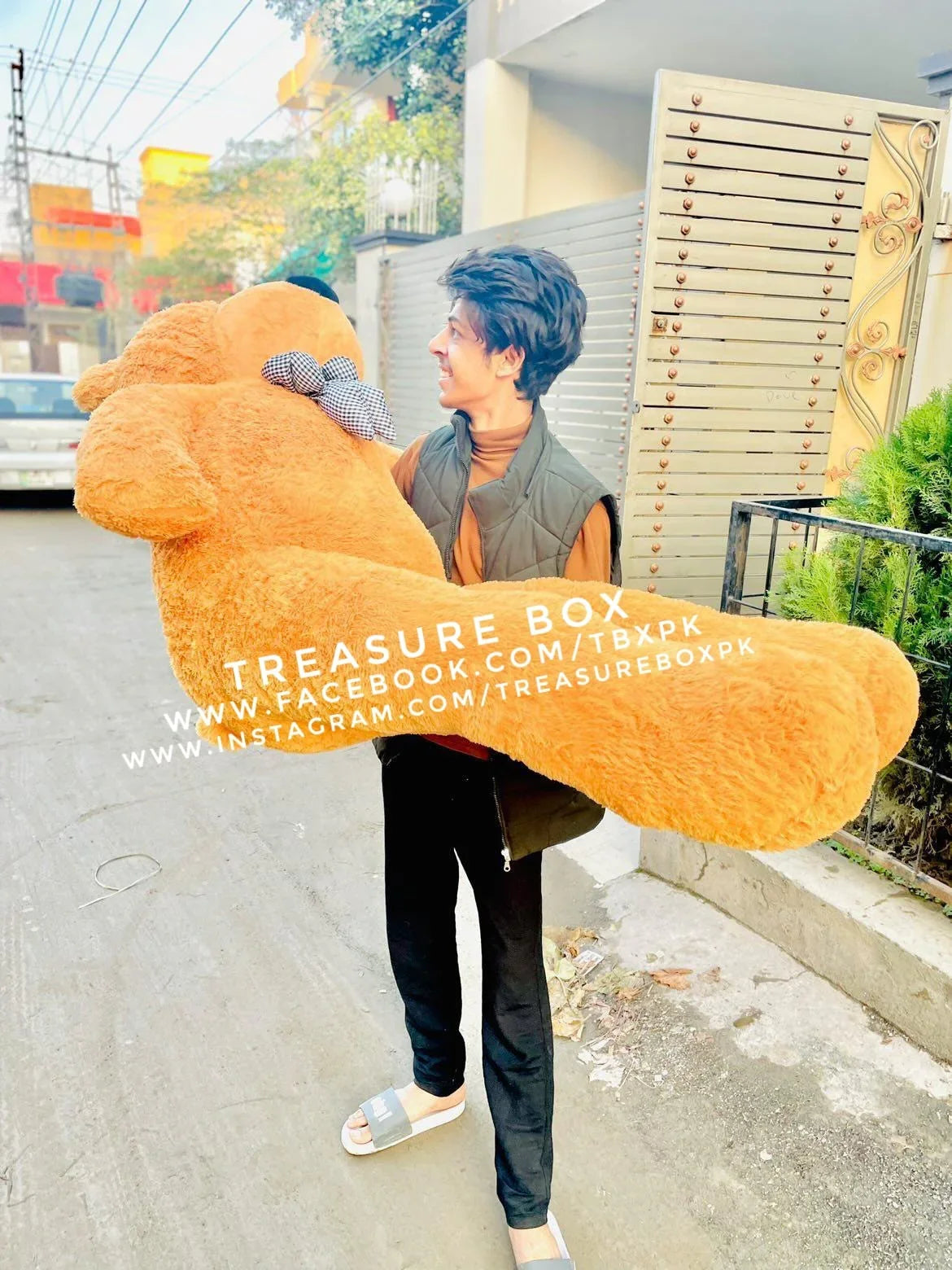'KnoTie' 5.5 Feet Teddy Bear